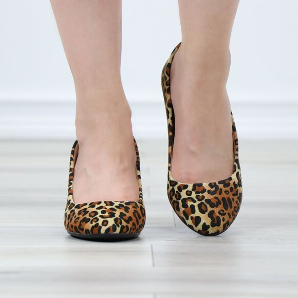 Rockabilly Faux Suede Leopard Round Toe Wedge Low Heel - Picture 9 of 11